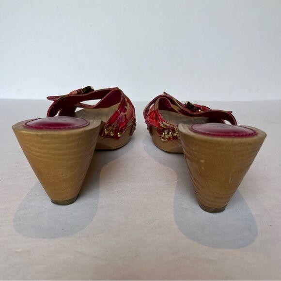 a.n.a. Women's Red Floral Fabric Wedge Sandals Red/Pink multi size 8 1/2M - Picture 5 of 9